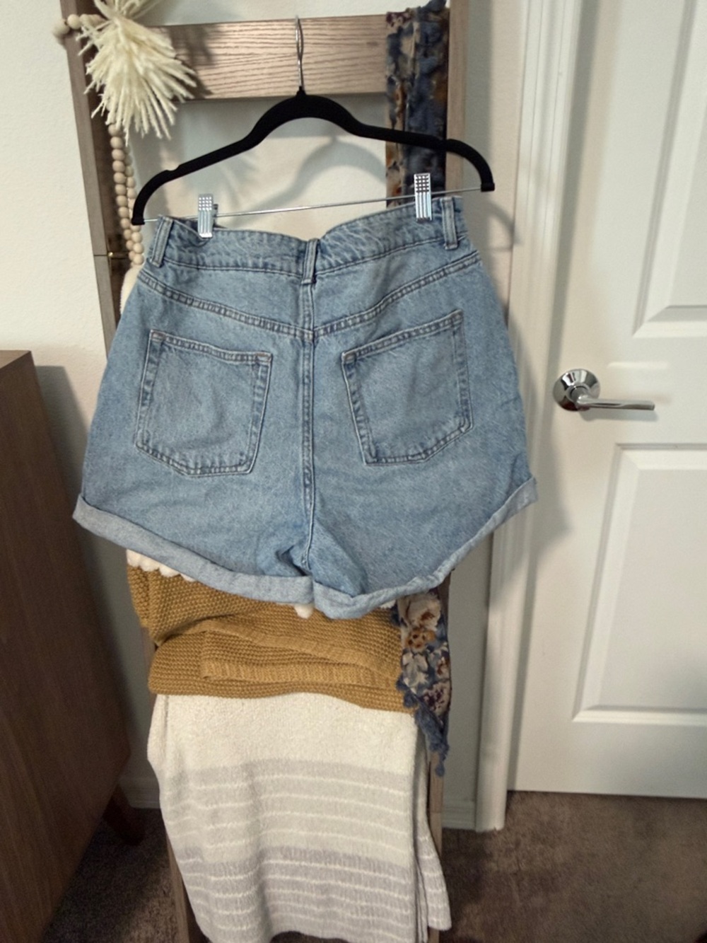 H & M Light Blue Denim Roll-Cuff Women's Shorts - Picture 4 of 5